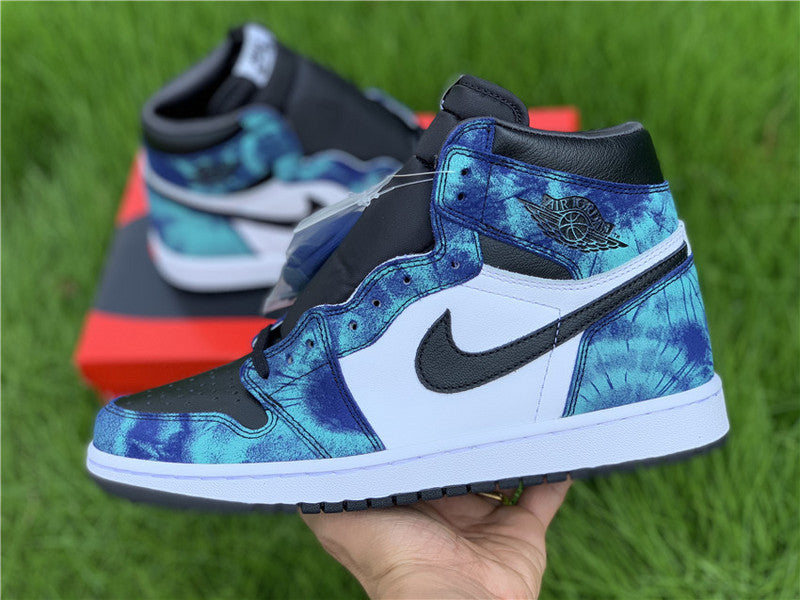Nike Men's & Women's Premium Low-Top Trainers — Style 121 hardware detail