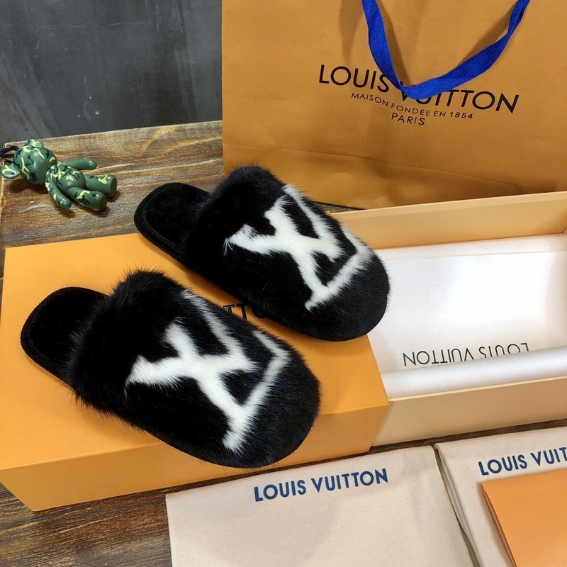 Back view of Louis Vuitton luxury piece style No.130