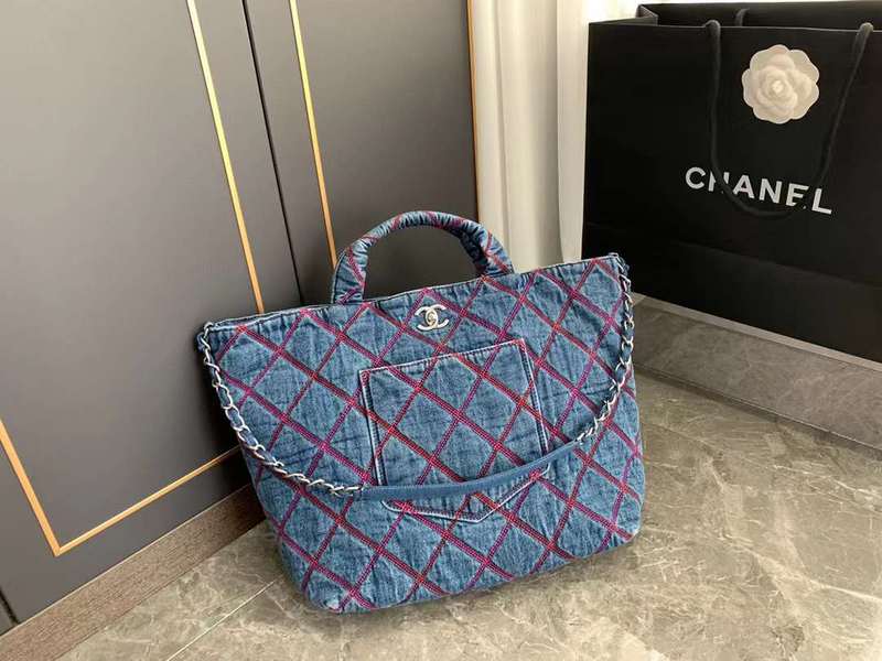 Zivas Charm Elevated Essentials Everyday Handbag (Everyday Luxury Essential) – Detail View