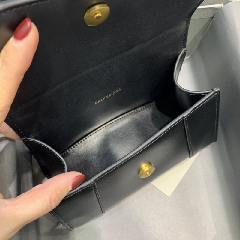 Effortless Vegan Leather Handbag - Everyday Elegance | Women's Everyday Carry Handbag #669 - alternate angle view (image 8) of designer-inspired handbag