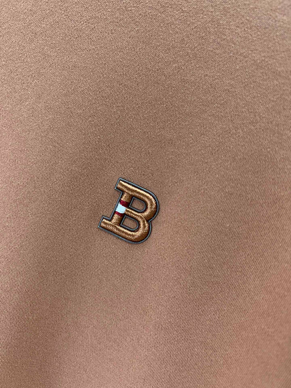 Full silhouette view of Burberry luxury piece style No.520