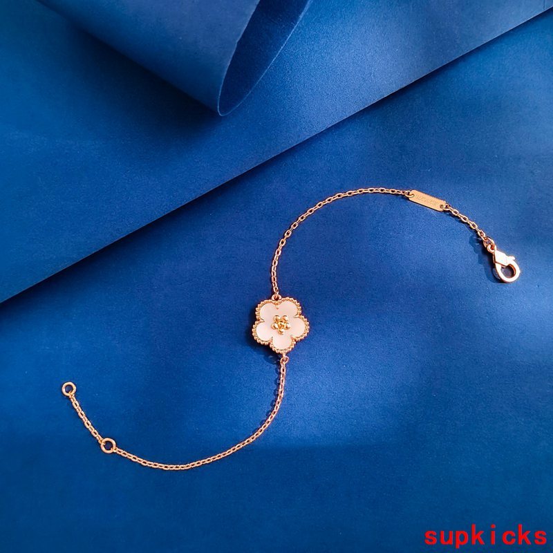Close-up detail view of Van Cleef & Arpels unisex jewelry piece