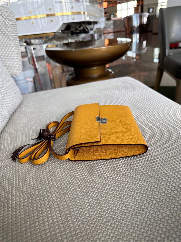  effortless handbag styled with outfit