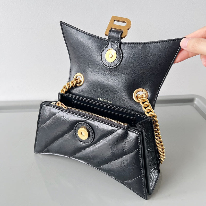 Zivas Charm Streamlined Design Statement Handbag (Modern Wardrobe Staple) – Detail View