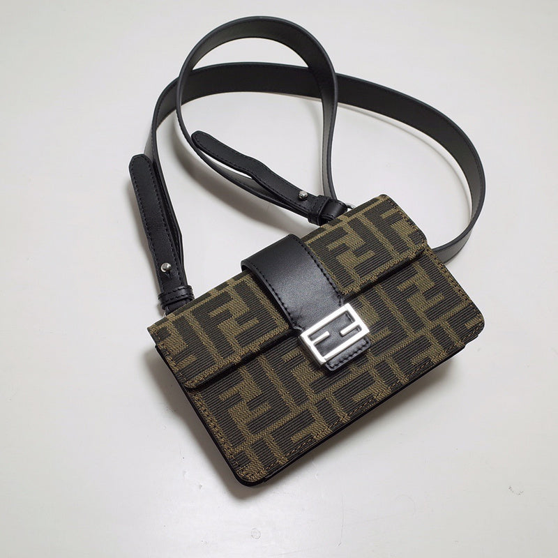 Ziva's Charm handbag – close-up view (16.5cm*2.5cm*11cm)