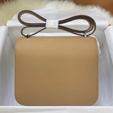 Crisp handbag styled for everyday wear