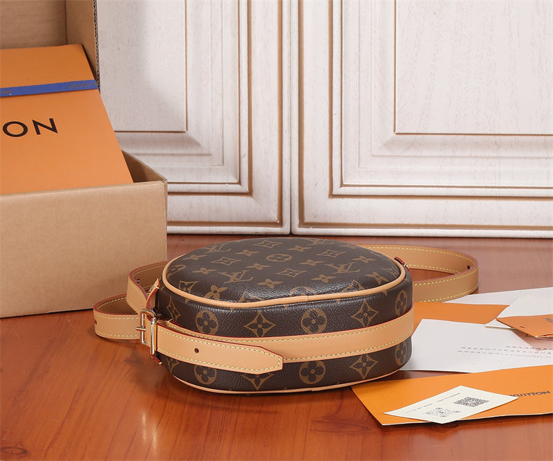  curated everyday bag detail view showing craftsmanship 8