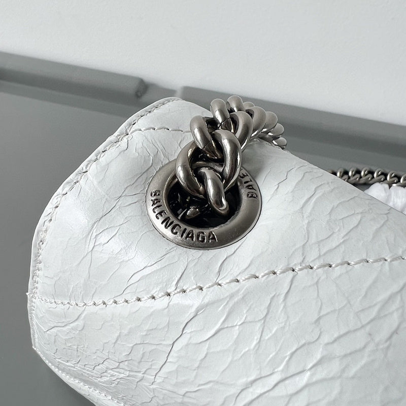 Zivas Charm Contemporary Flair Statement Handbag (Modern Wardrobe Staple) – Close-Up Detail