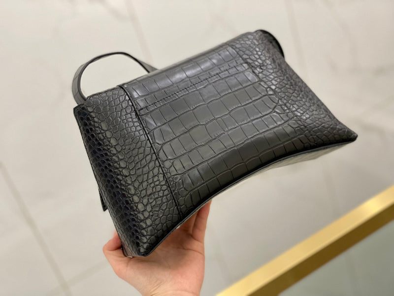 Ziva's Charm handbag – product shot (one versatile size)