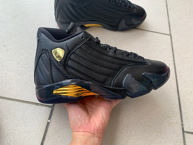 Nike Men's & Women's Designer Lifestyle Shoes — Style 176 angle view