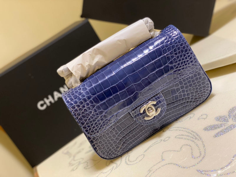  women's handbag, mid design, view 1