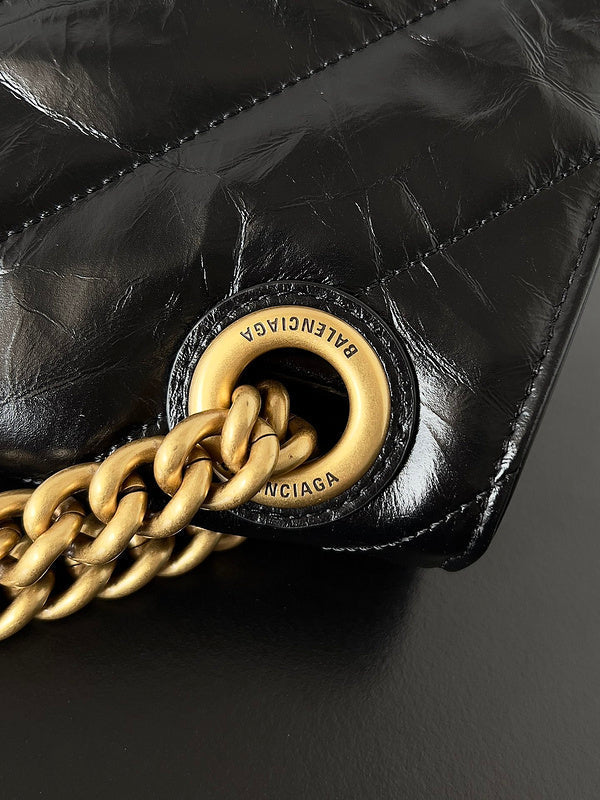 Zivas Charm Chic Craftsmanship Fashion Handbag (Contemporary Shape Language) – Close-Up Detail
