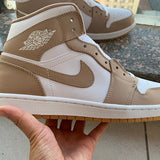 Nike Men's & Women's Luxury Low-Top Trainers — Style 189 hardware detail