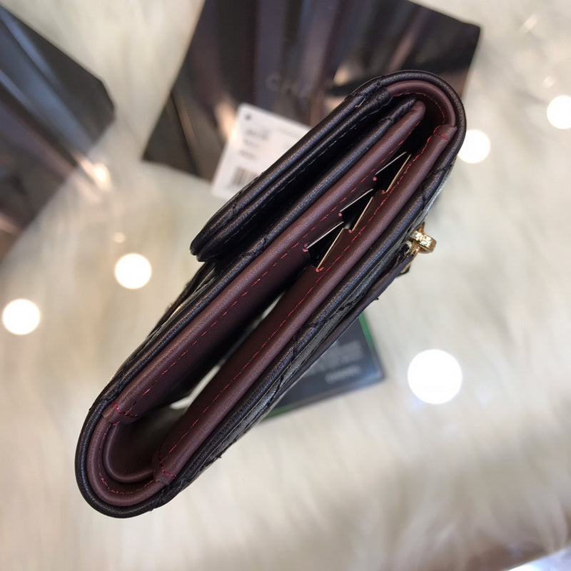 Zivas Charm Timeless Appeal Everyday Handbag (Contemporary Shape Language) – Detail View