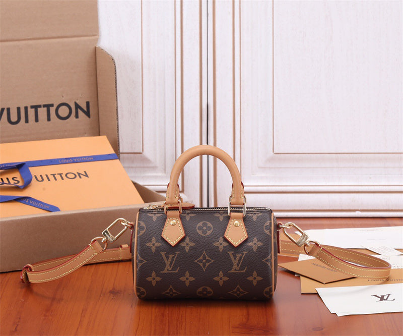  tote bag interior and compartment view