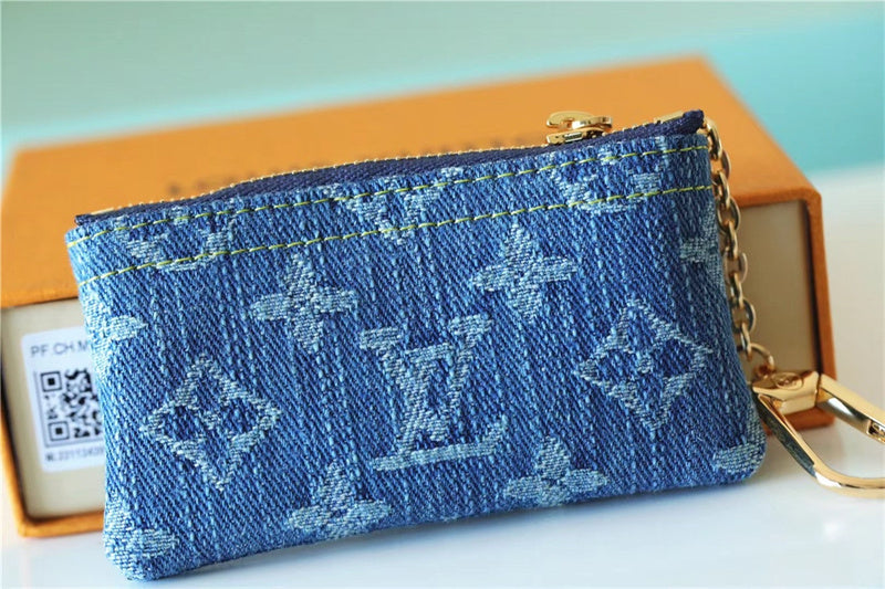  tote bag interior and compartment view