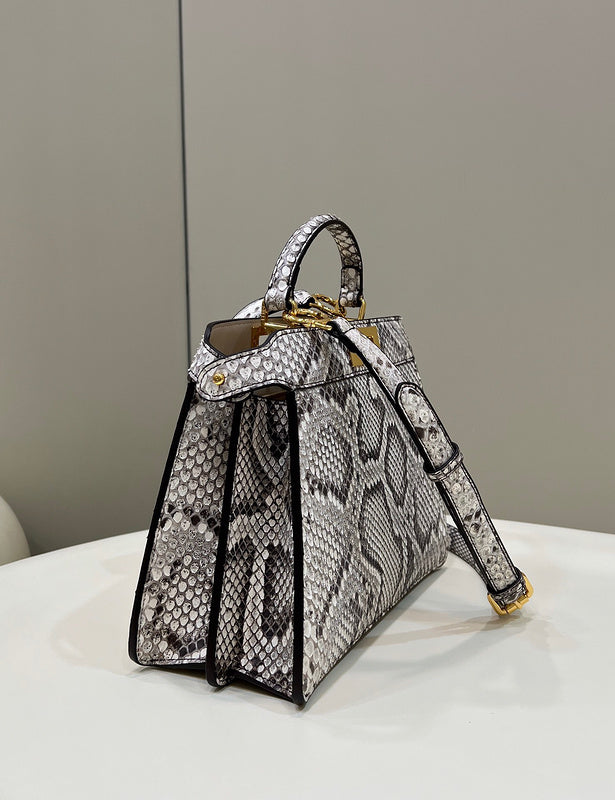 Ziva's Charm handbag – detail view (27cm*11cm*20cm)