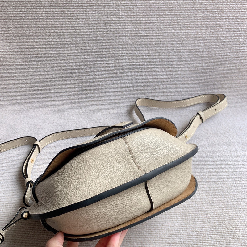 Ziva's Charm handbag – full view (25cm*18cm*12cm)