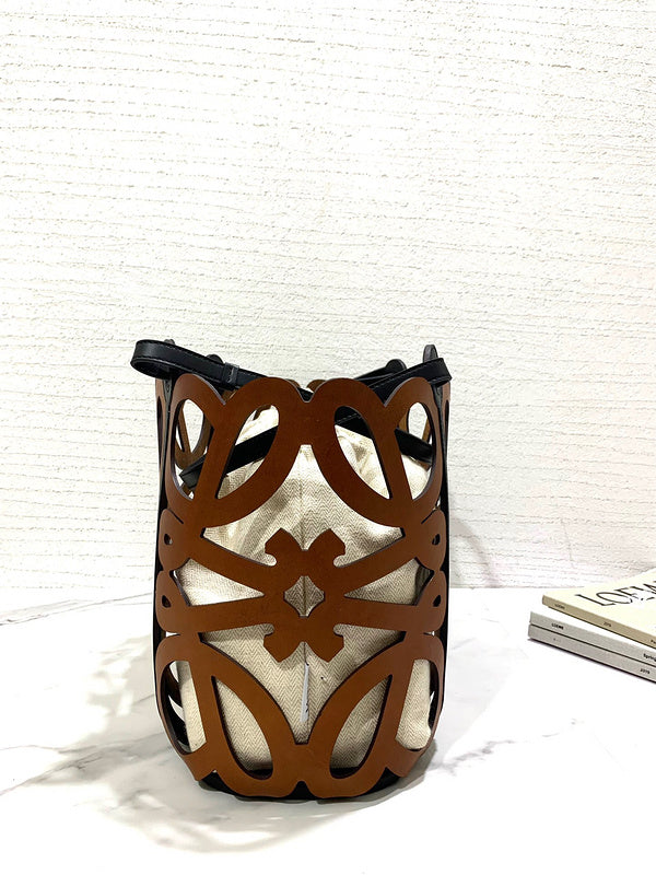 Ziva's Charm handbag – front view (42cm*15cm*25.5cm)