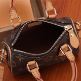  Signature tote bag carried on shoulder 10