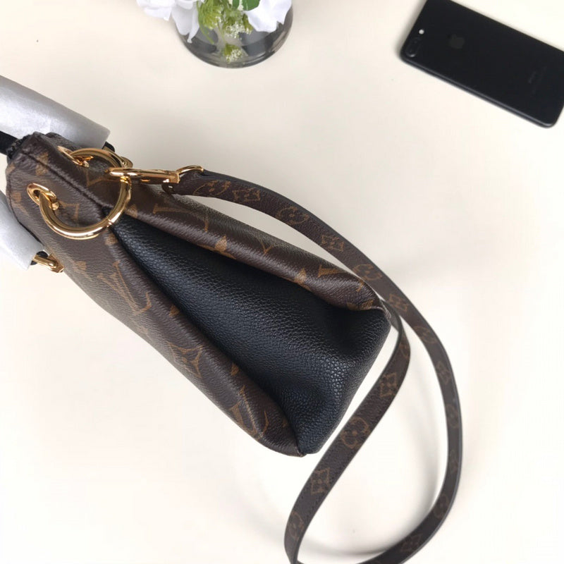 Interior view of everyday-luxe premium women's handbag – women's luxury handbag