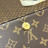  satchel interior and compartment view