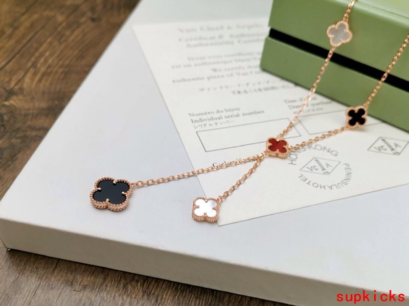 Close-up detail view of Van Cleef & Arpels unisex jewelry piece
