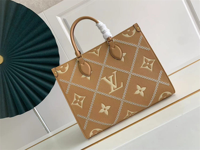  everyday bag interior and compartment view