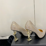 Three-quarter angle view of Saint Laurent luxury piece style No.064