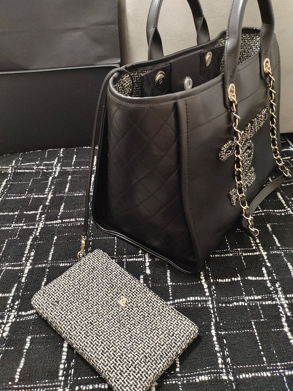  spacious purse view 4