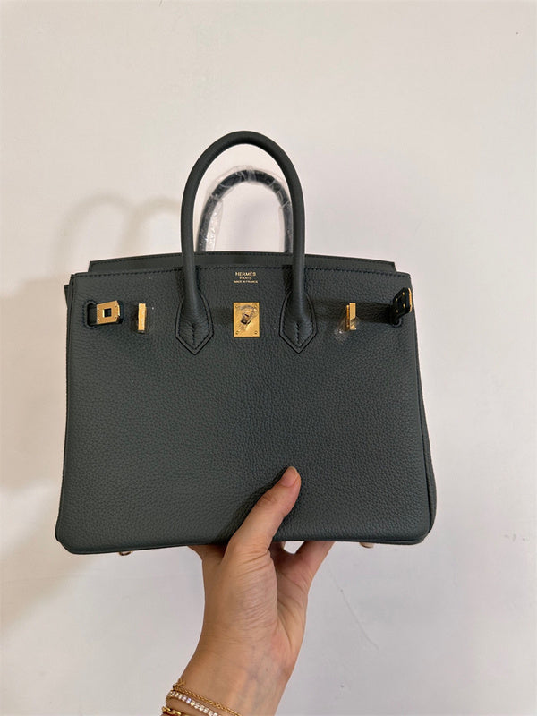  signature shopper bag styled with outfit