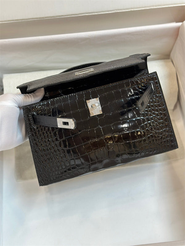  carryall bag interior and compartment view 9