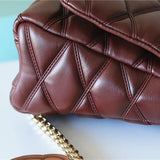  streamlined carryall bag styled with outfit 18