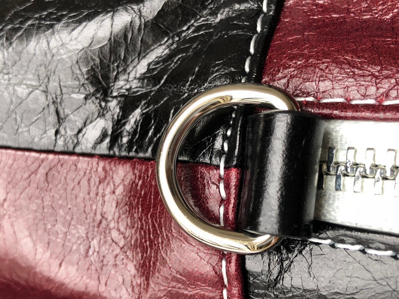 Effortless Premium PU Leather Handbag - Premium Craftsmanship Detailing | Women's Everyday Carry Handbag #938 - texture close-up (image 9) of designer-inspired handbag