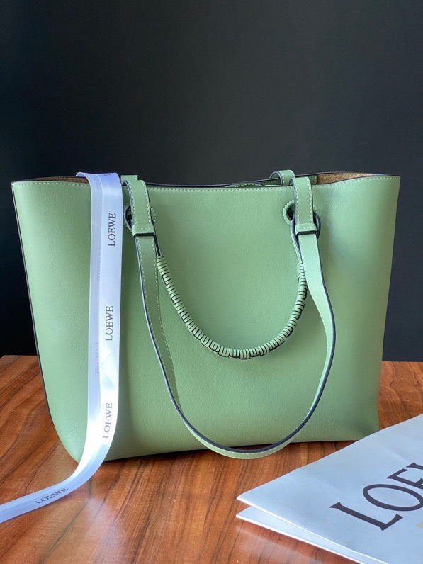 Ziva's Charm handbag – full view (29cm*25cm*14cm)
