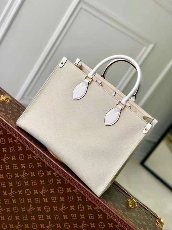 Close-up detail of everyday-luxe classic women's handbag – women's premium purse