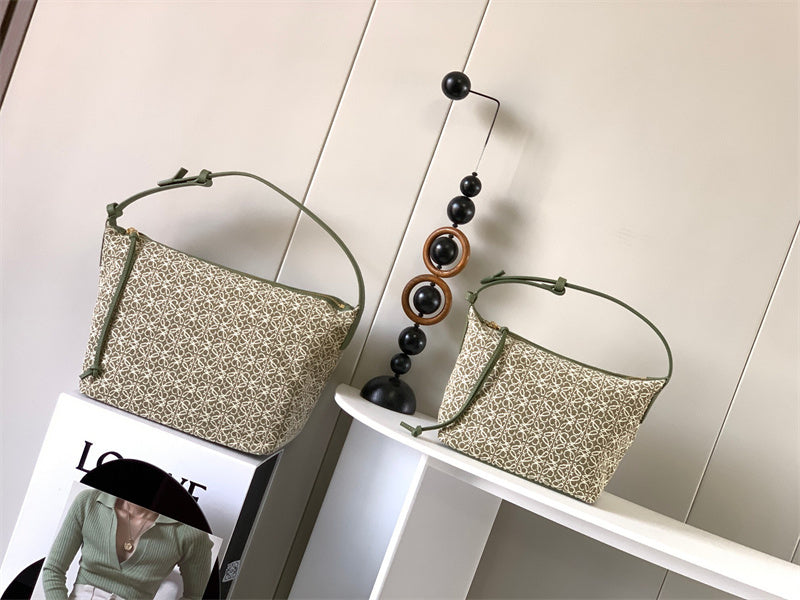 Ziva's Charm handbag – detail view (21cm*17cm*13cm)