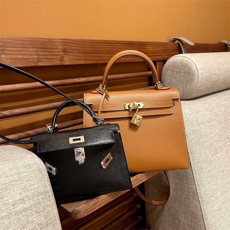  Streamlined everyday bag carried on shoulder