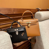  Streamlined everyday bag carried on shoulder