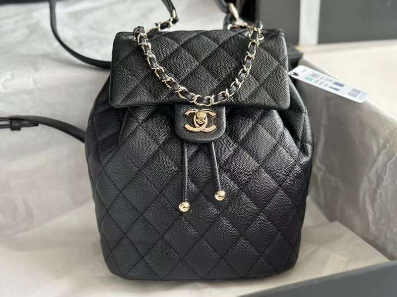 Zivas Charm Effortless Sophistication Luxury Handbag (Timeless Wardrobe Addition) – Detail View