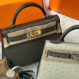  Minimalist tote bag carried on shoulder 10