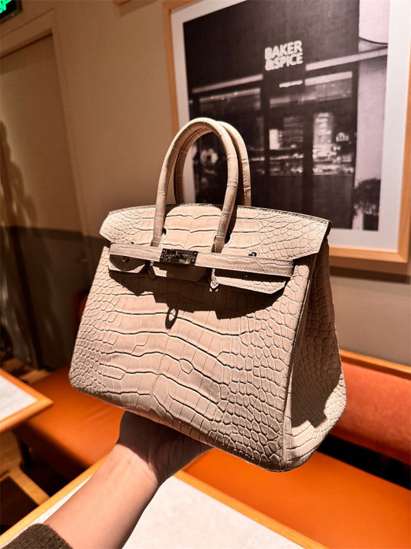  Modern crossbody bag carried on shoulder 34