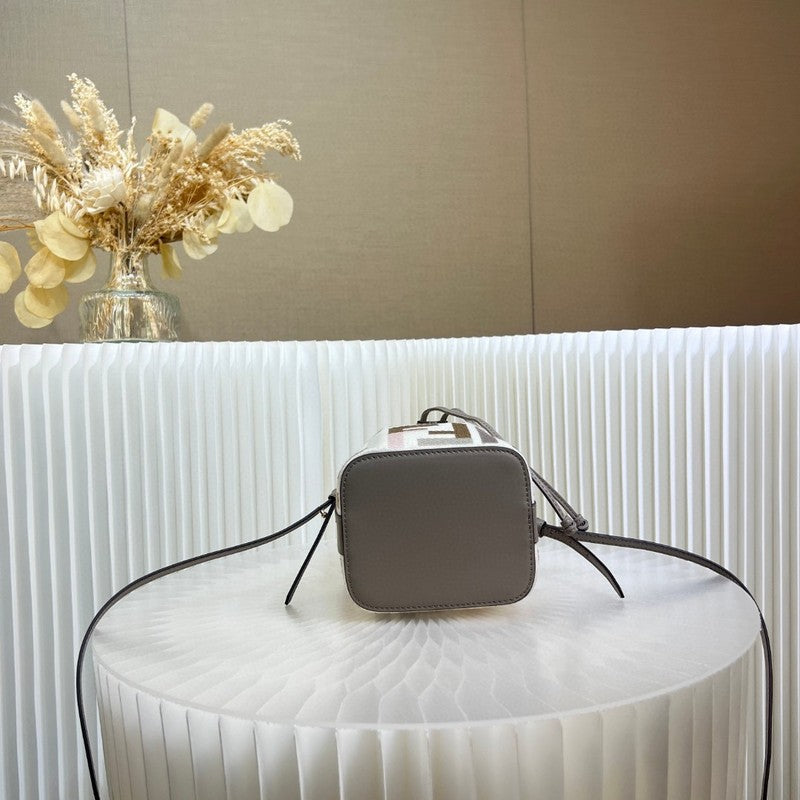 Ziva's Charm handbag – product shot (12cm*18cm*10cm)