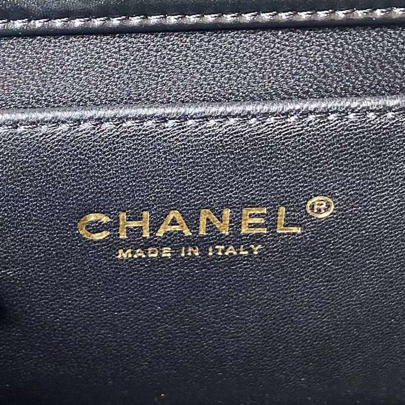 Zivas Charm Polished Finish Everyday Handbag (Premium Everyday Carry) – Lifestyle Shot