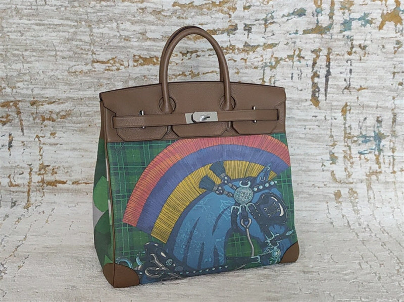  everyday bag interior and compartment view 9