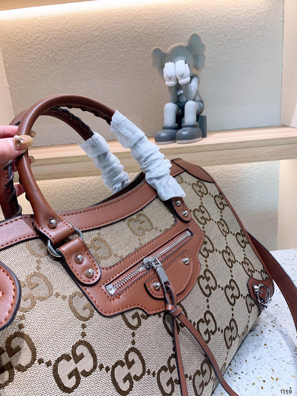 Ziva's Charm handbag – interior view (one versatile size)