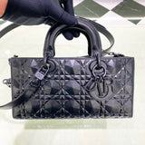Front view of elevated modern women's handbag – women's luxury accessory