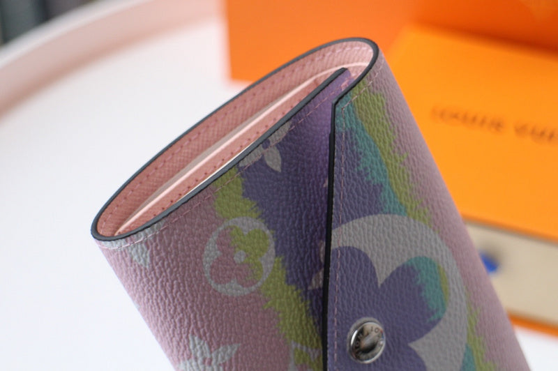 Styled lifestyle shot of modern chic women's handbag – women's designer-style accessory