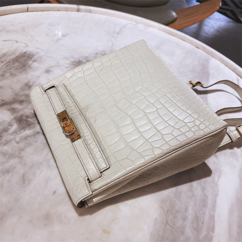 Effortless handbag styled for everyday wear