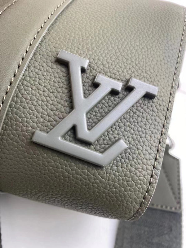 Handle and strap detail of premium everyday-luxe women's handbag – women's designer-style accessory